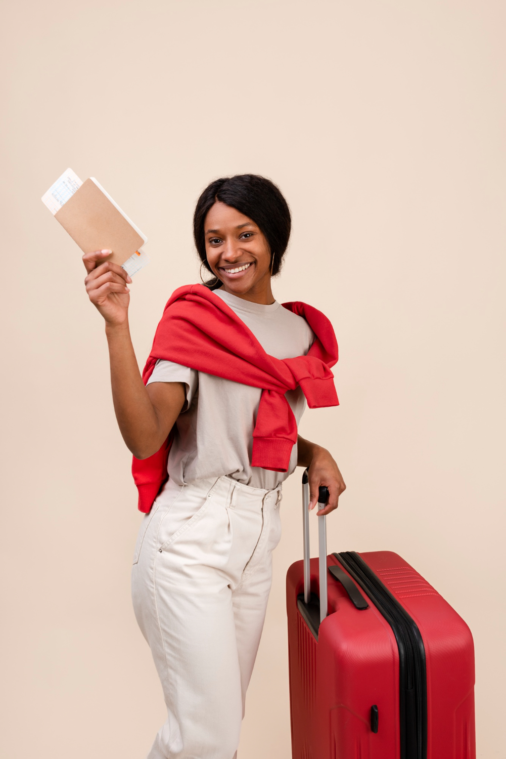 smiley-woman-with-red-baggage-medium-shot